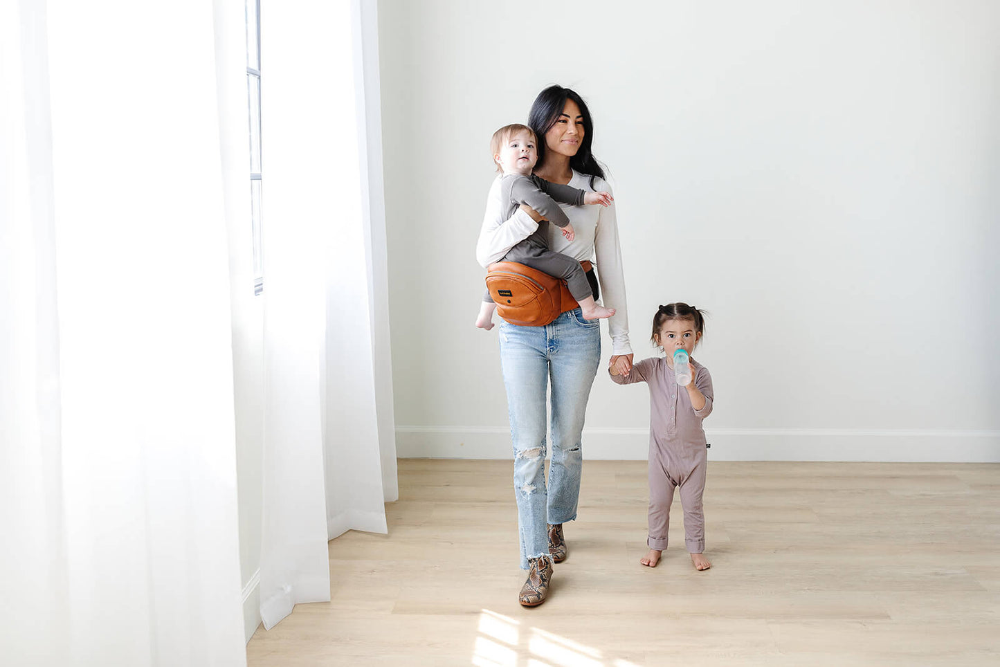 Tushbaby Carrier- Cognac
