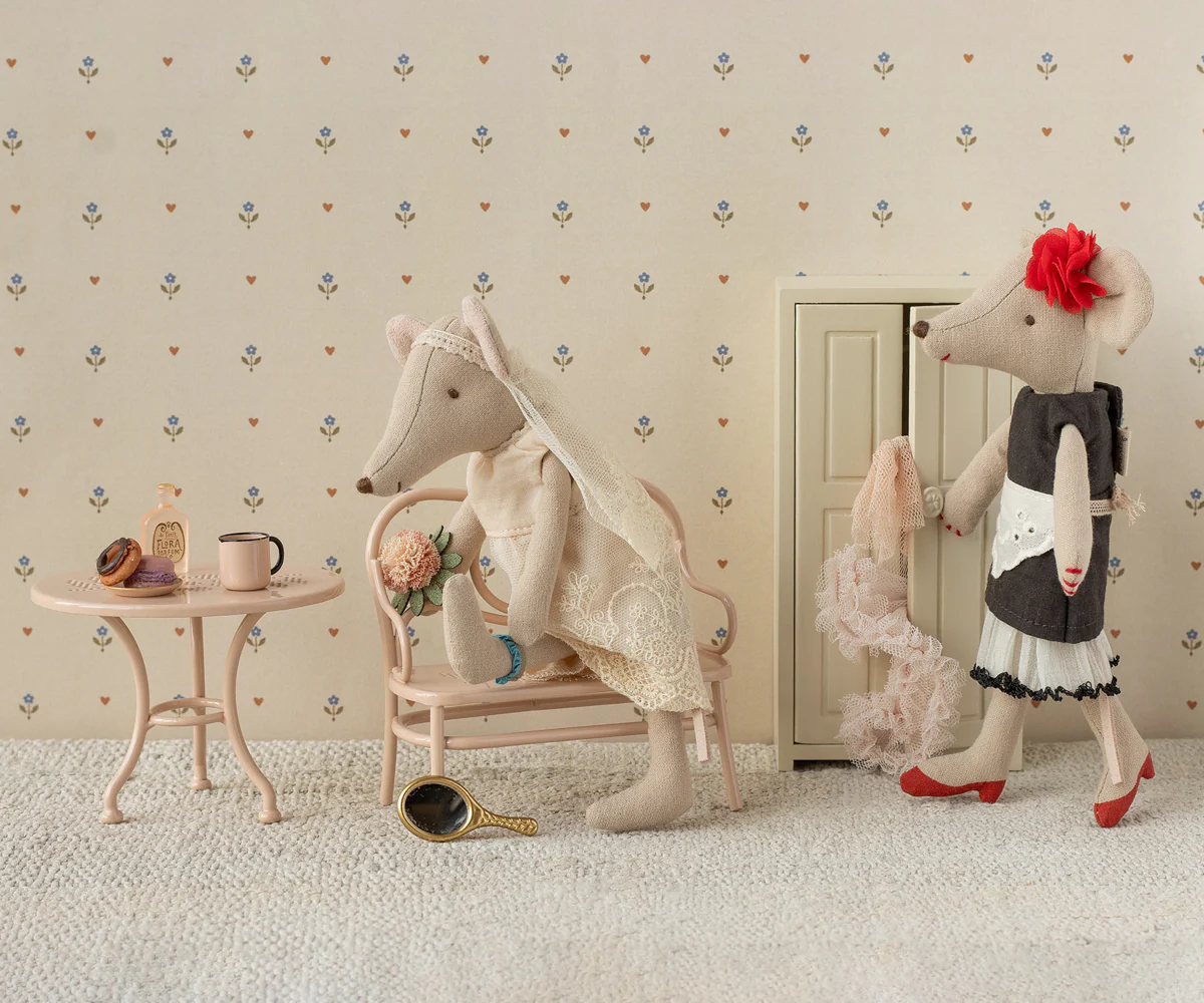 Beautician mouse, Mum