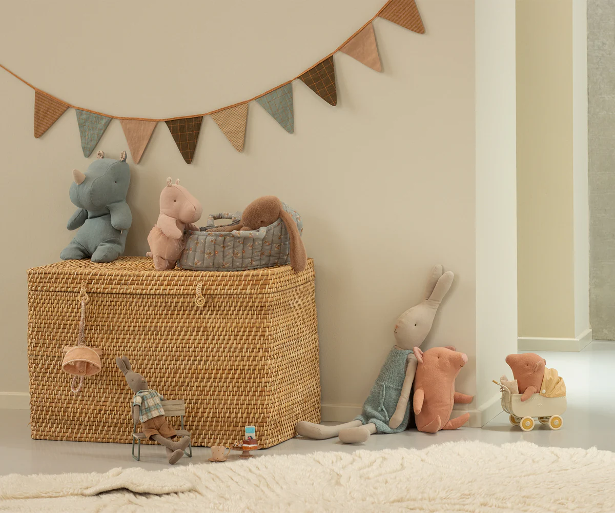 Safari friends, Hippo w. skirt, Small - Soft rose