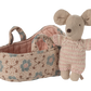 Baby mouse in carry cot - Rose