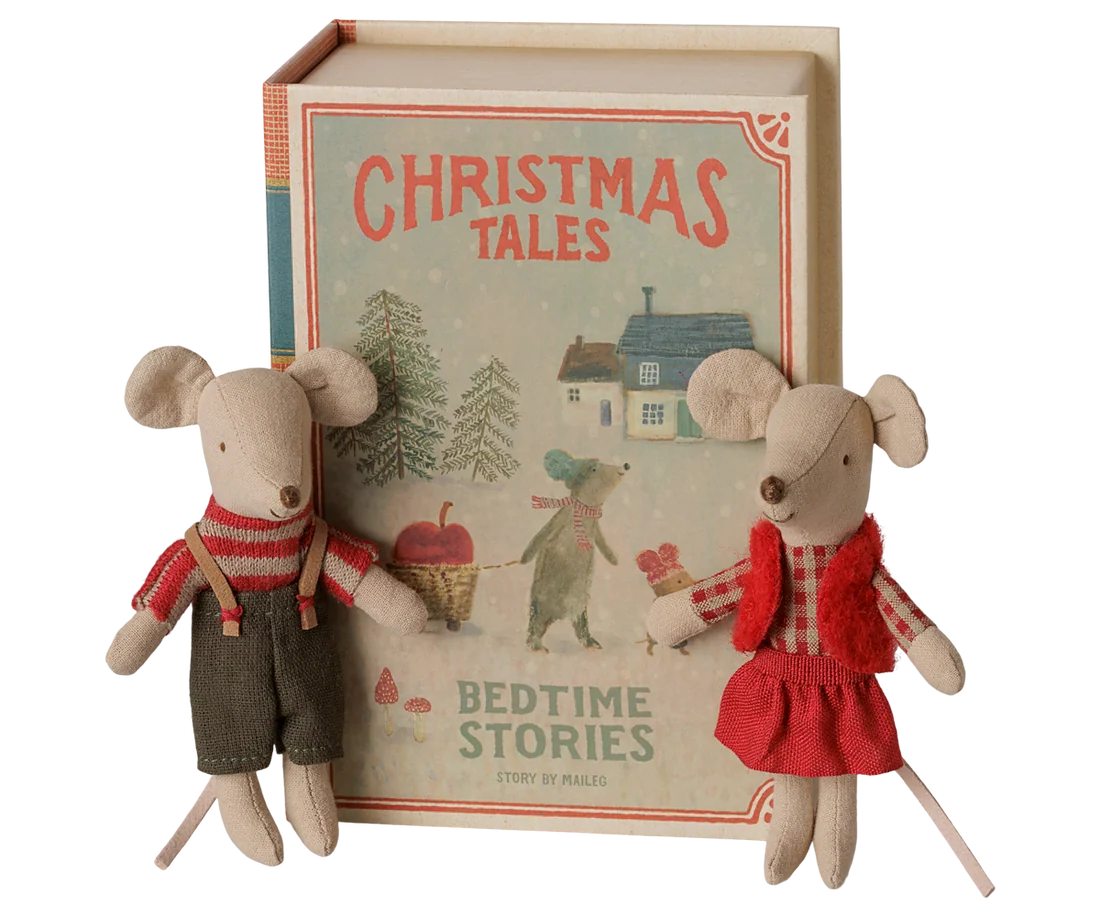 Christmas twin mice, Little sister and brother in book