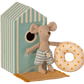 Beach Mice, Little Brother in Cabin de Plage