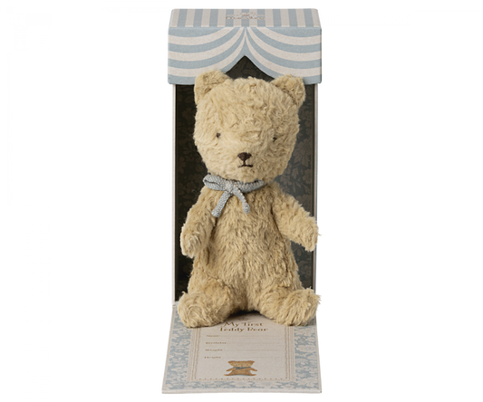 My first teddy - Sand